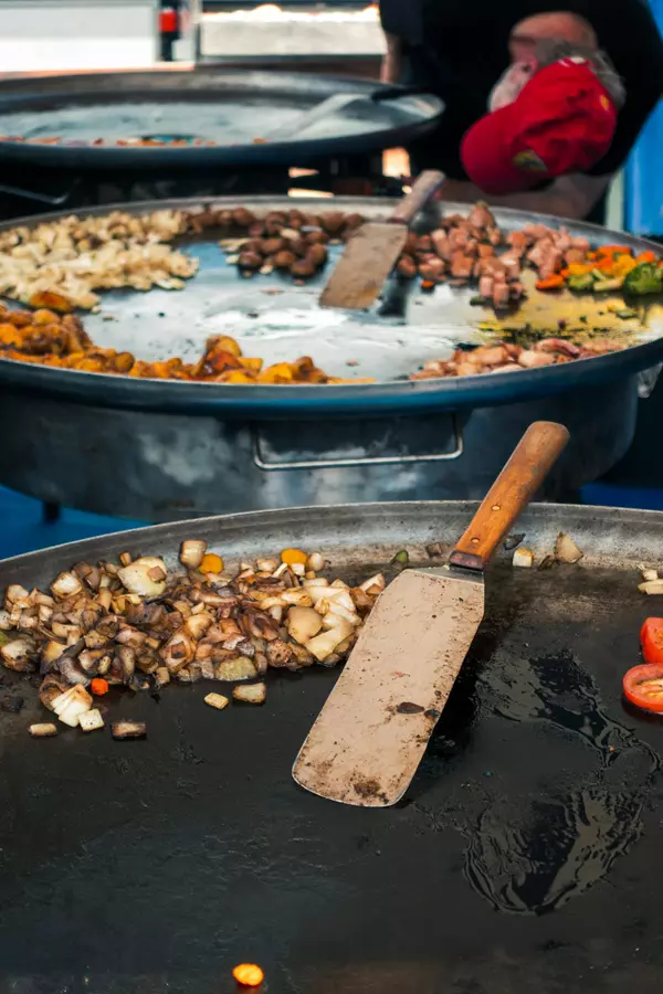 Jak wybrać sprzęt gastronomiczny do restauracji
