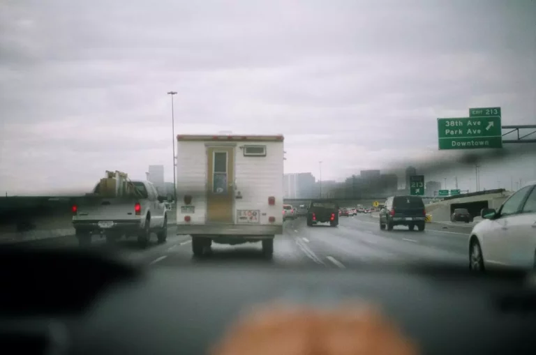 Ubezpieczenie należności handlowych – strategiczne narzędzie w walce z niewypłacalnością